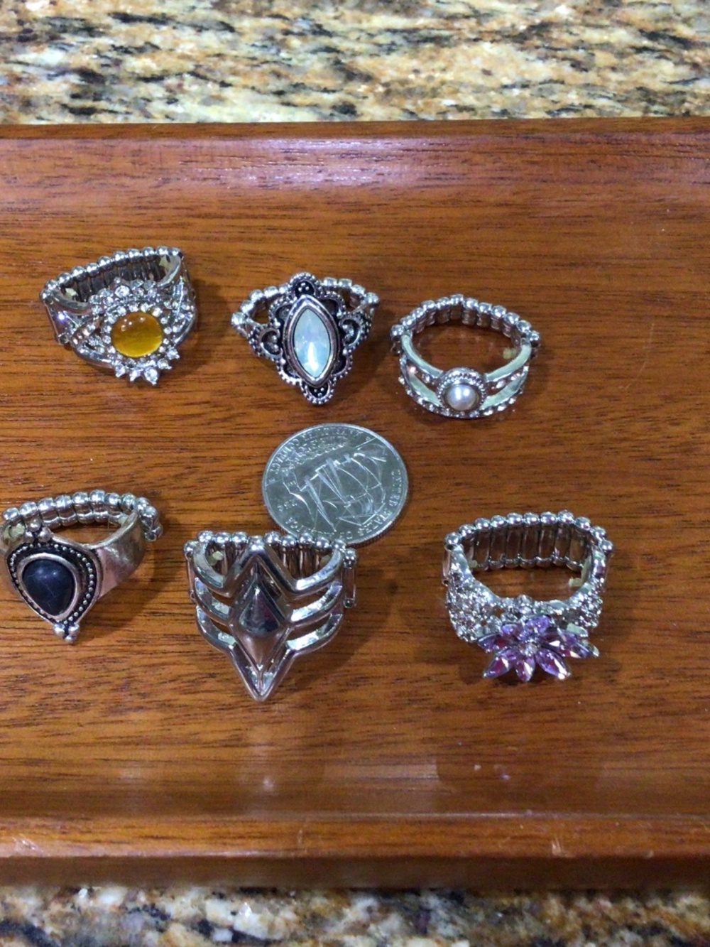 Lot of 14 great looking stretchy band rings. All in excellent shape - Picture 4 of 9